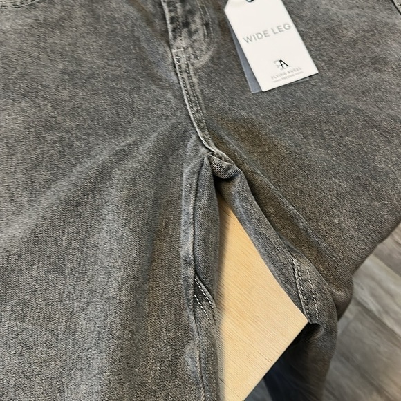 FLYING ANGEL | Nordstrom Gray Wide-Leg Barrel Ankle Jeans - Picture 6 of 13